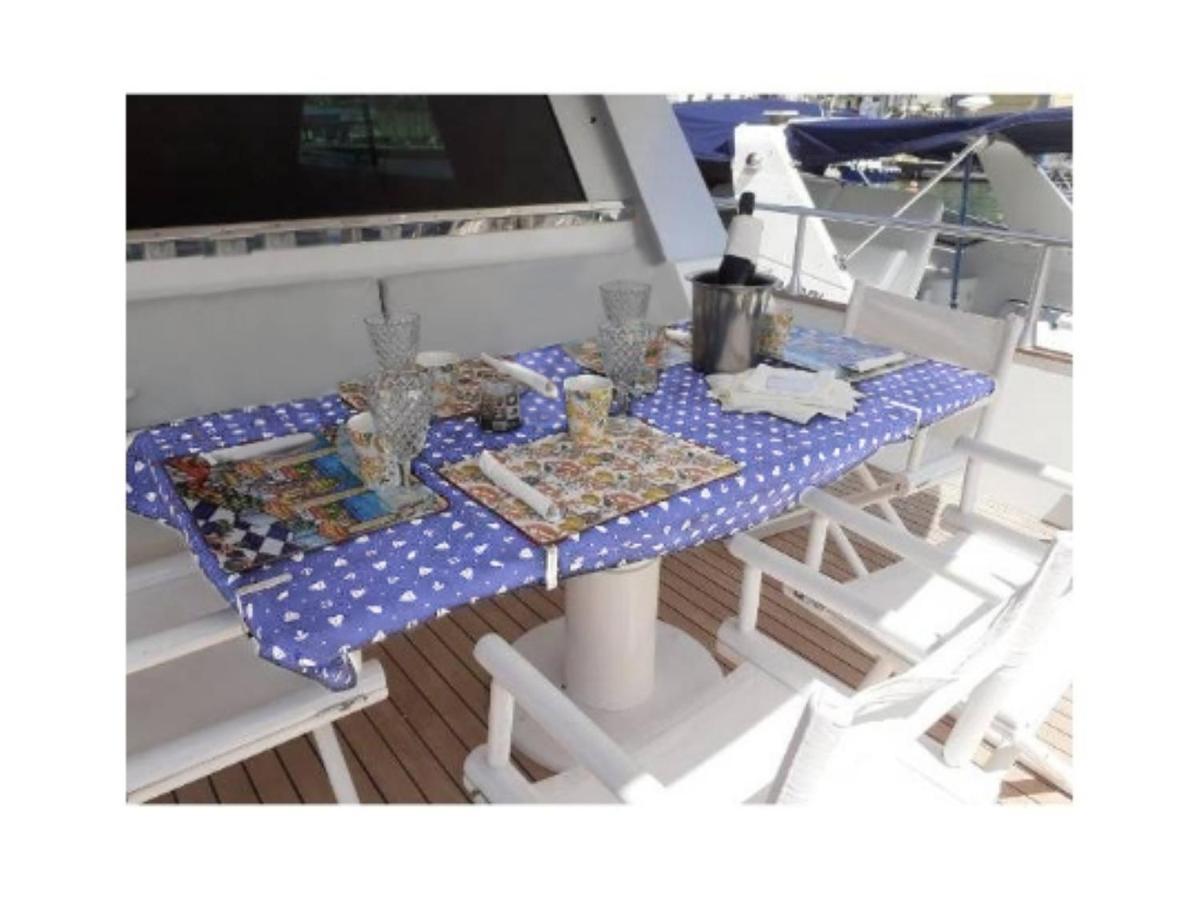 Boat & Breakfast Lucretia, Luxury Yacht Hotel Arbatax Ngoại thất bức ảnh