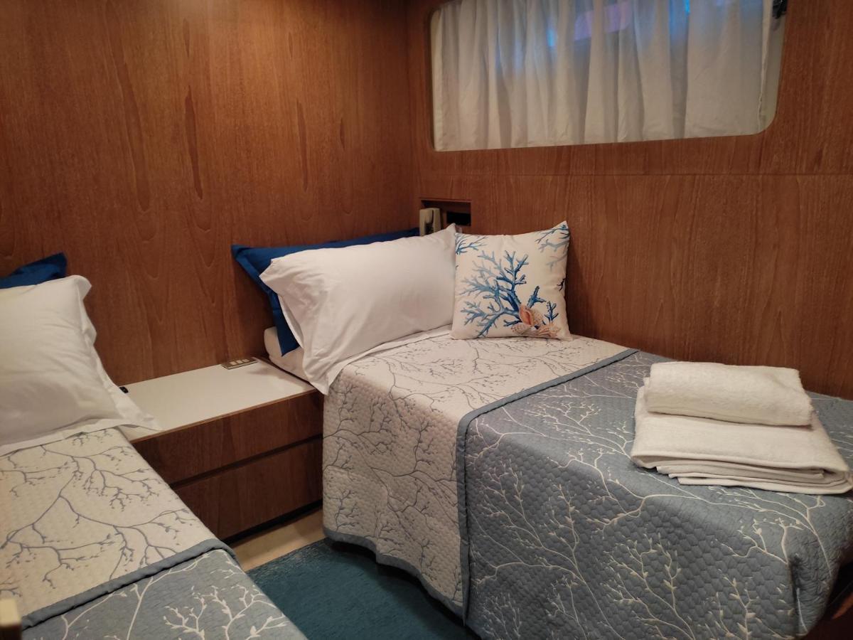 Boat & Breakfast Lucretia, Luxury Yacht Hotel Arbatax Ngoại thất bức ảnh