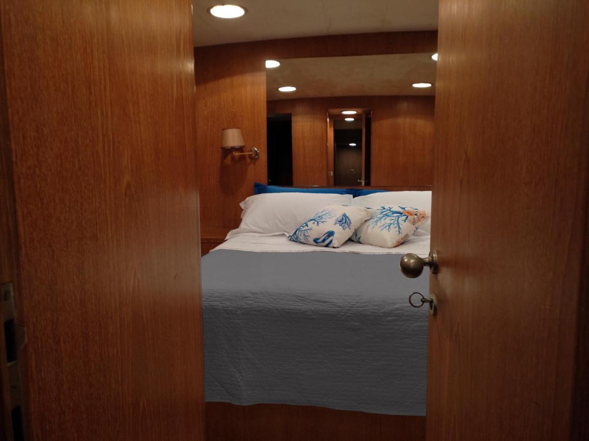 Boat & Breakfast Lucretia, Luxury Yacht Hotel Arbatax Ngoại thất bức ảnh