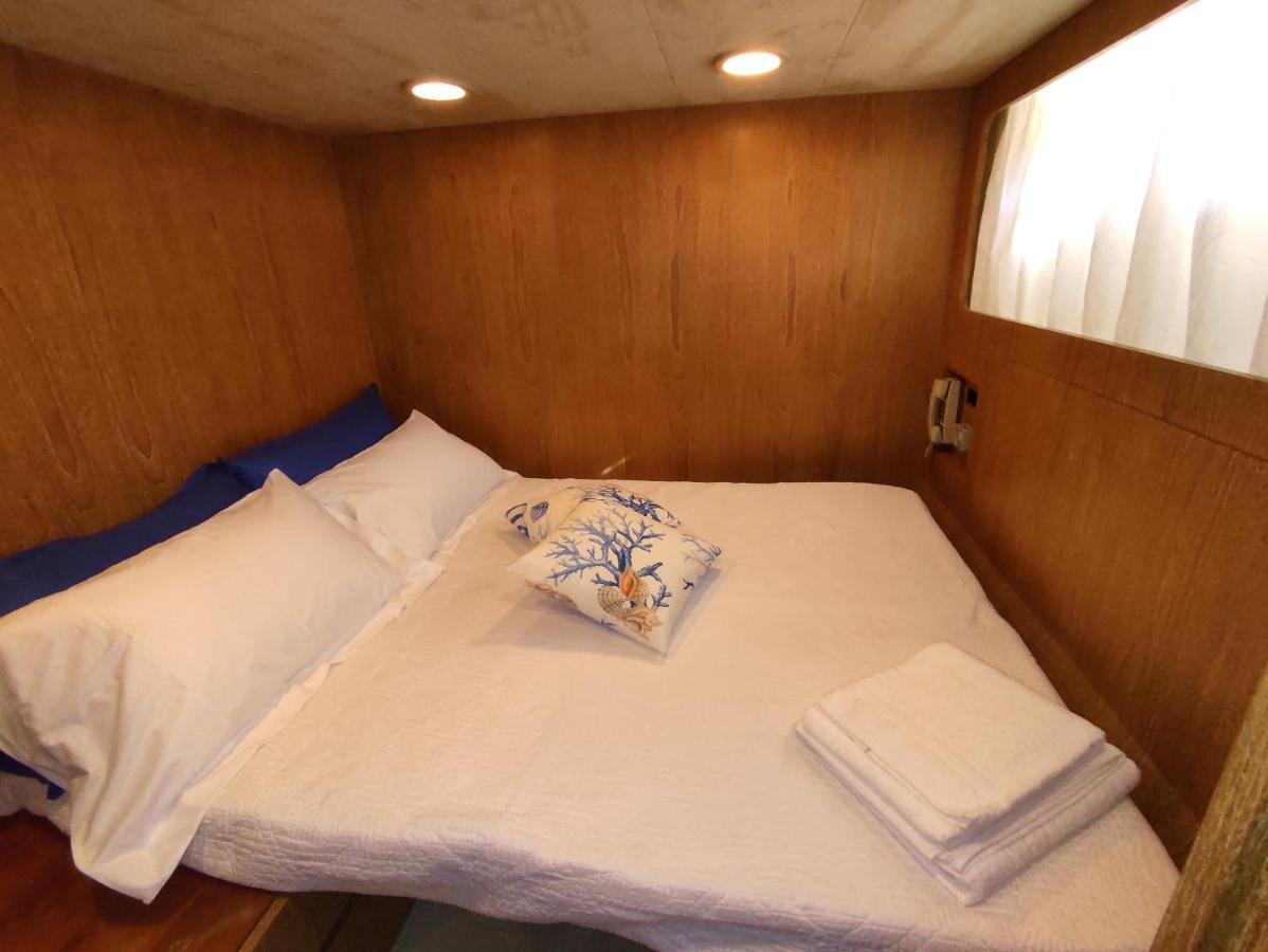 Boat & Breakfast Lucretia, Luxury Yacht Hotel Arbatax Ngoại thất bức ảnh