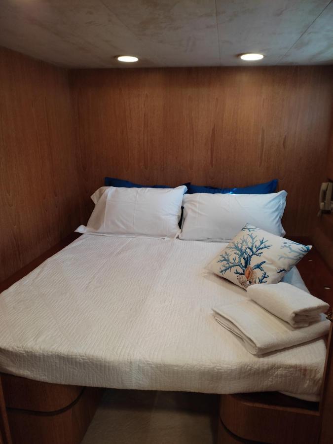 Boat & Breakfast Lucretia, Luxury Yacht Hotel Arbatax Ngoại thất bức ảnh