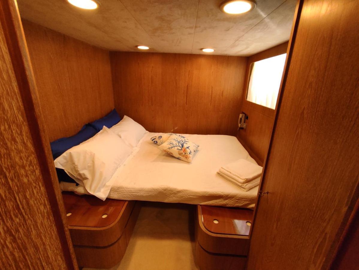 Boat & Breakfast Lucretia, Luxury Yacht Hotel Arbatax Ngoại thất bức ảnh